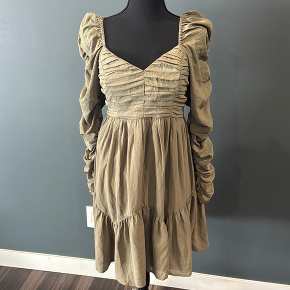 and now this Dresses & Skirts - Green Ruched Puff Sleeve Sundress